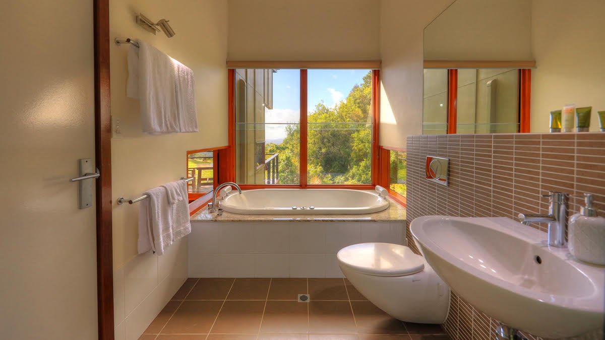 Montville accommodation bathroom with mountain views