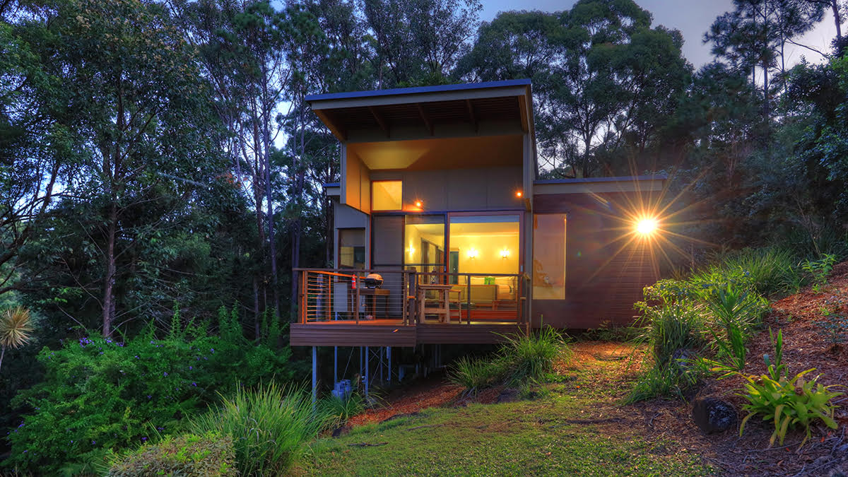 Montville accommodation contemporary cottage at sunset