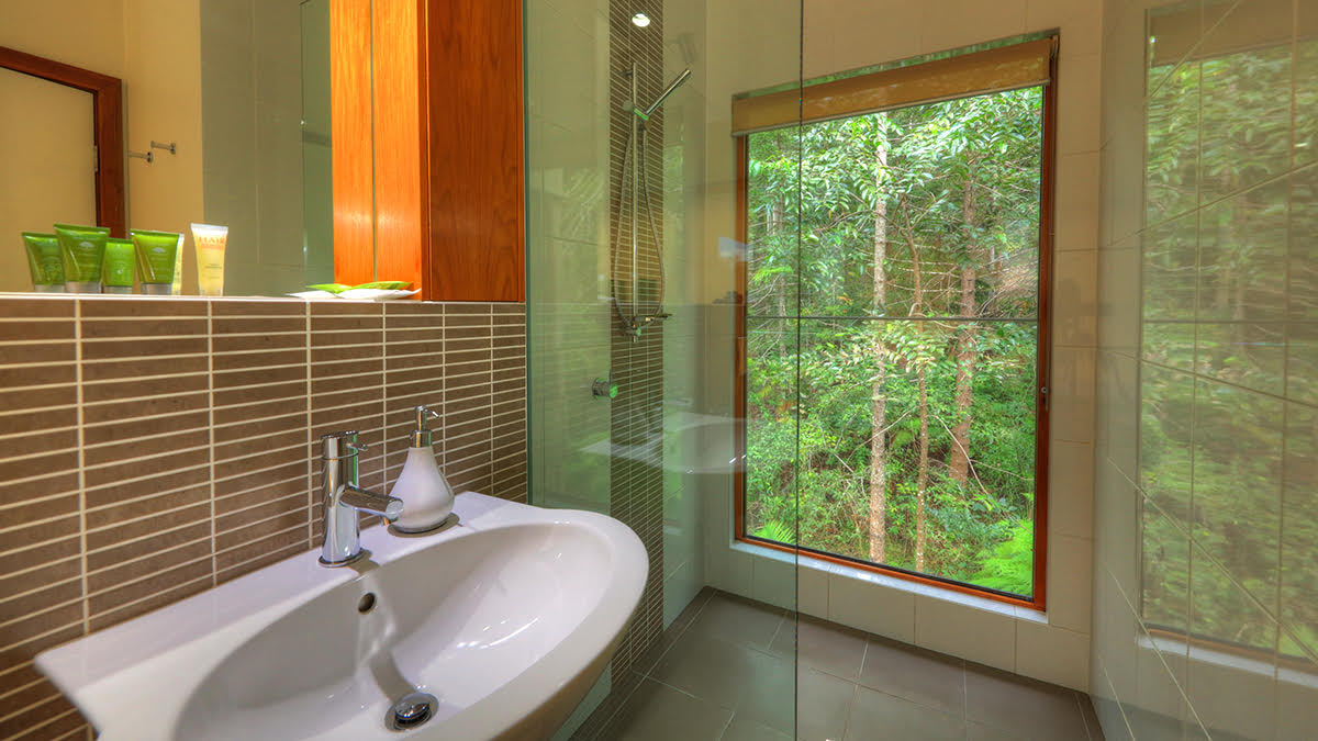 Montville accommodation ensuite with forest canopy view
