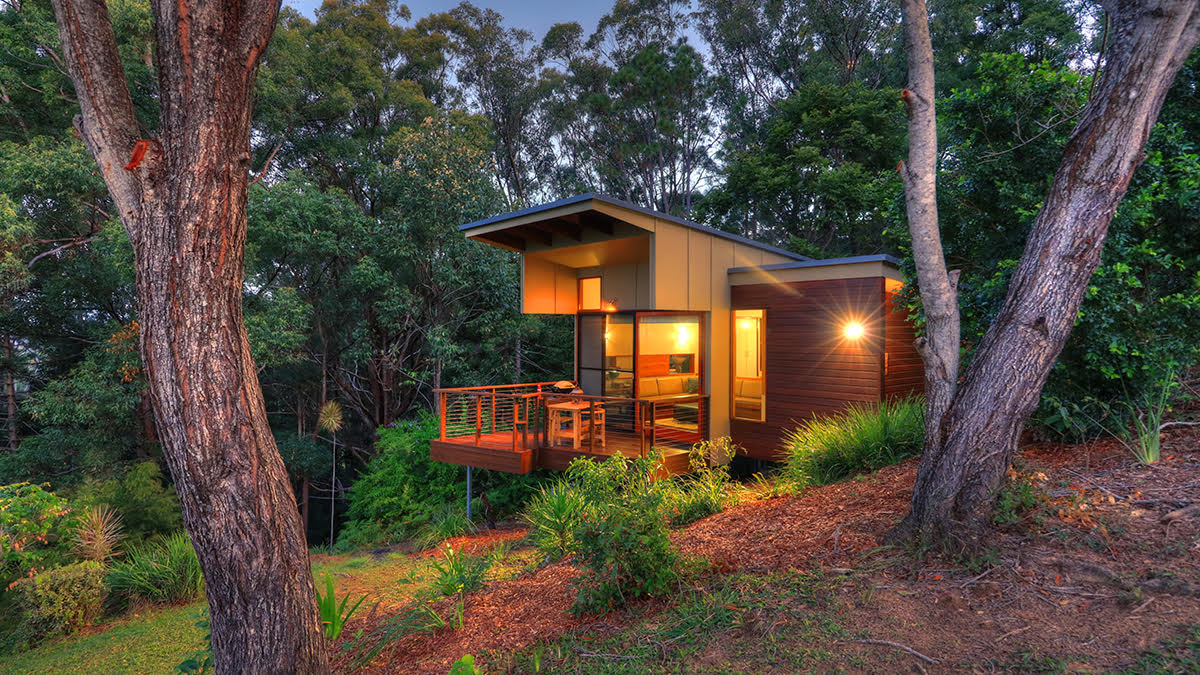Montville accommodation modern cottage in bushland setting