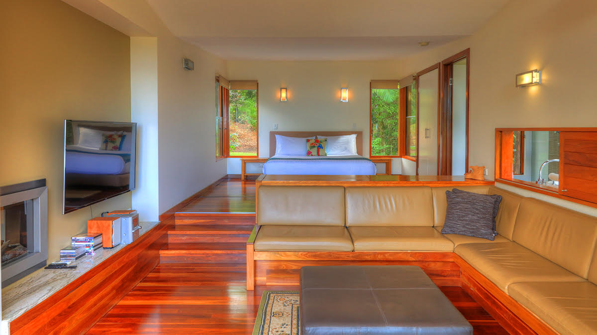 Montville accommodation open plan living and bedroom